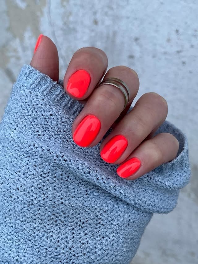 6. Neon Coral Short Square Nails - neon nail ideas