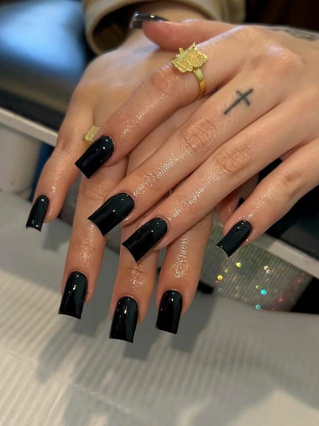 14. Classic Black Square Nails - classy black nail ideas