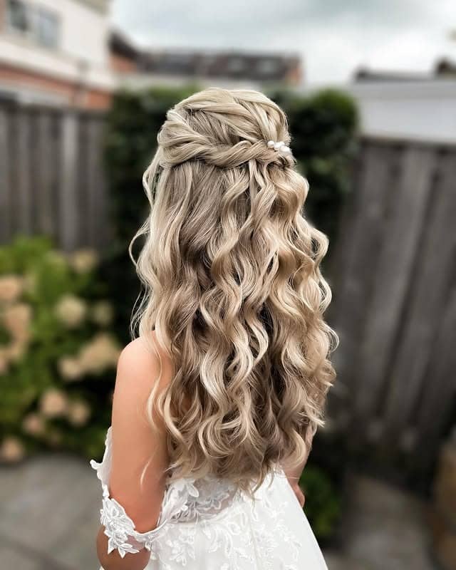 17. Creamy Blonde Twisted Half-Up Beach Waves - Wedding Hairstyles
