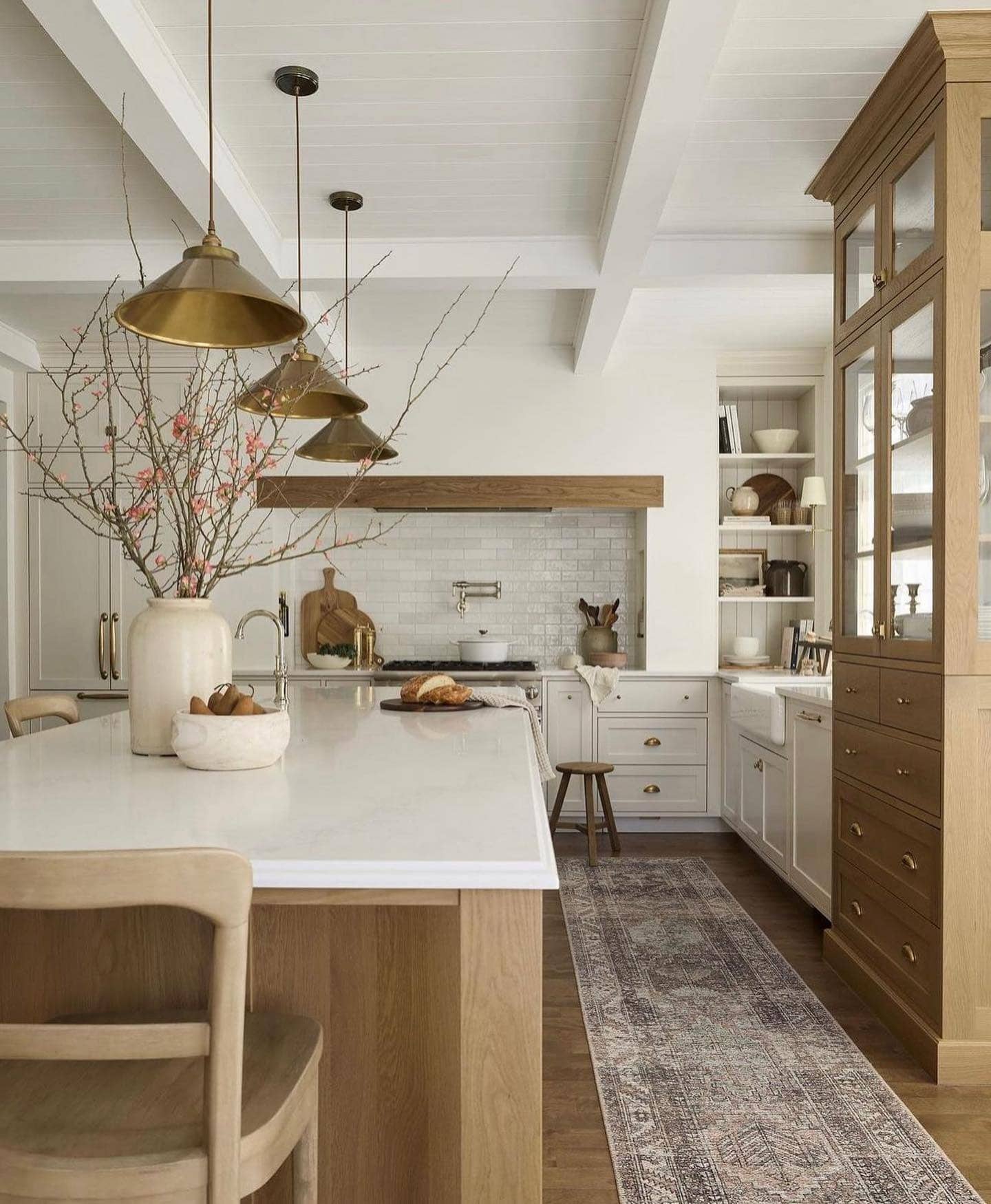 10. Warm Oak Timeless Kitchen Ideas with White Quartz Island - timeless kitchen ideas