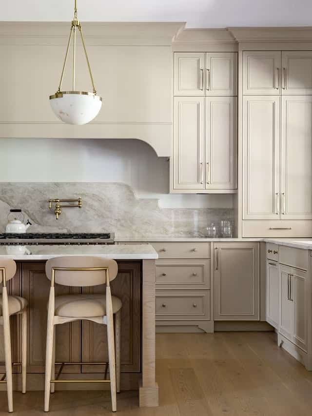 20. Soft Beige Kitchen Ideas with Marble Backsplash and Brass Accents - timeless kitchen ideas
