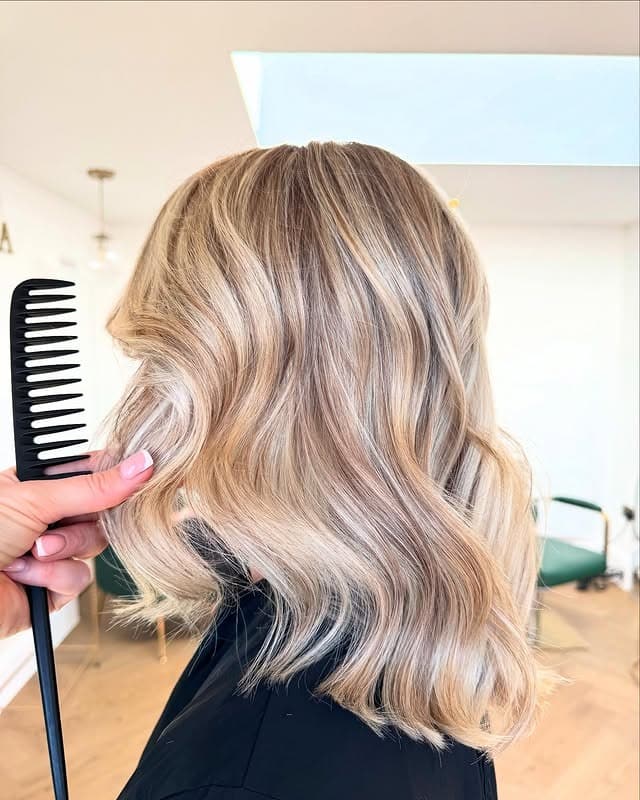 1. Soft Beige Blonde Wavy Bob - Short Wavy Hairstyles