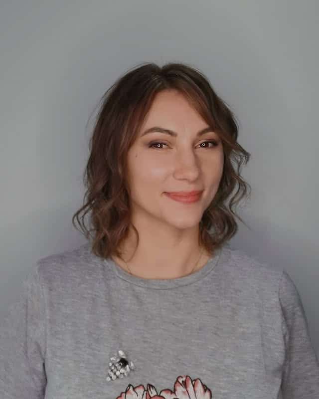 3. Chestnut Brown Short Wavy Lob - Short Wavy Hairstyles