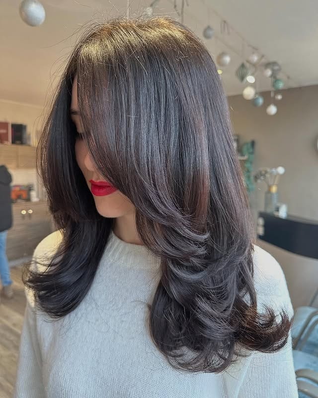 20. Dark Mocha Long Feathered Layers - 80S Hairstyles