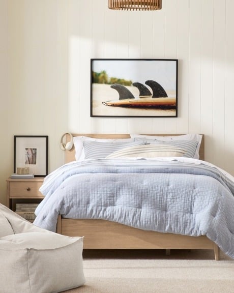 6. Minimal Coastal Nautical Bedroom Idea with Natural Wood - nautical bedroom ideas