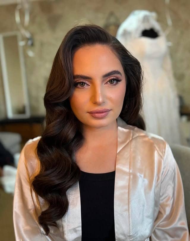 12. Glam Hollywood Waves with Espresso Brown Hair - Wavy Hairstyles