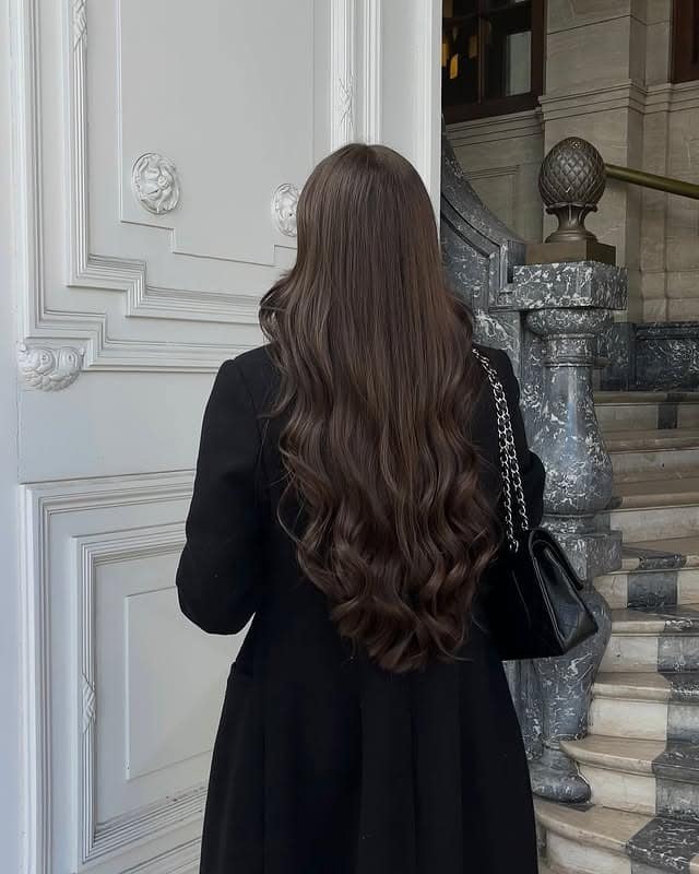22. Long Loose Waves with Cool Chocolate Brown Hair - Wavy Hairstyles