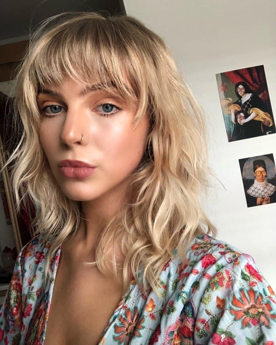 21. Platinum Blonde 70s Wavy Bob with Wispy Fringe - 70S Hairstyles