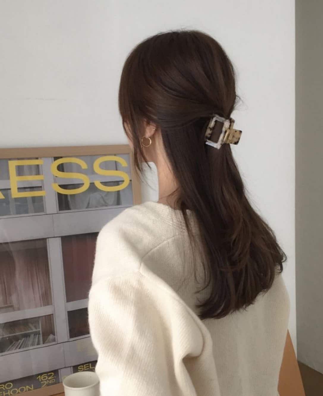 20. Dark Chocolate Half-Up Claw Clip Hairstyle - Claw Clip Hairstyles