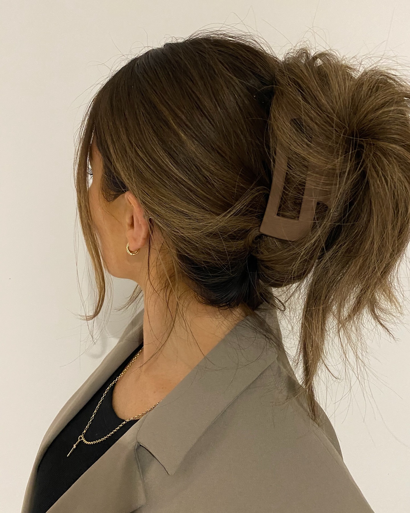 22. Mushroom Brown Claw Clip Pony Updo - Claw Clip Hairstyles