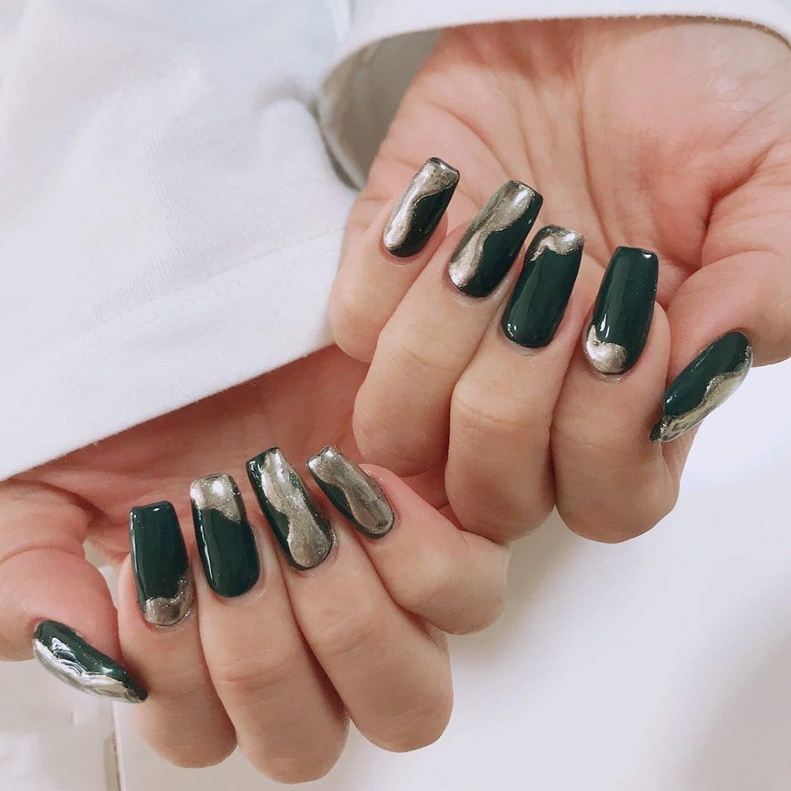 19. Dark Green Chrome Accent Square Nails - dark green nail ideas