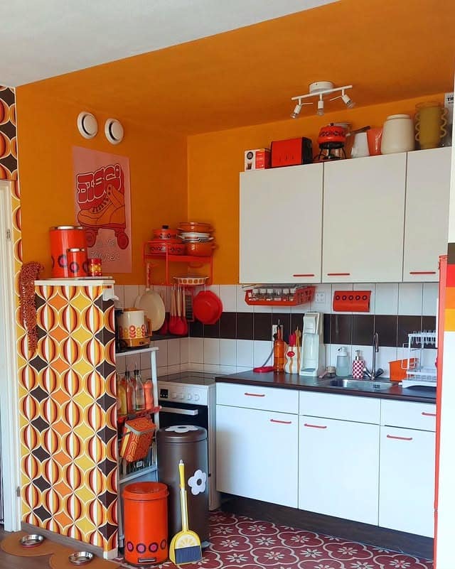 8. Orange and White Bold Retro Kitchen Idea - retro kitchen ideas