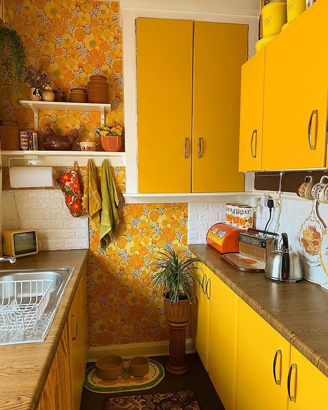 13. Sunshine Yellow and Floral Retro Kitchen Idea - retro kitchen ideas