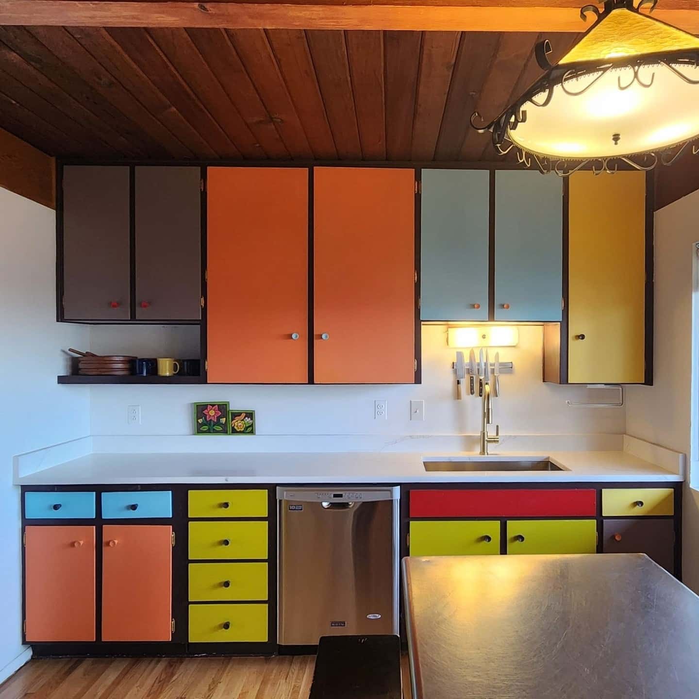 15. Color Block Retro Kitchen Cabinet Idea - retro kitchen ideas