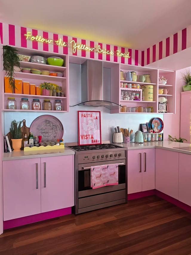 16. Pink and White Retro Kitchen Idea - retro kitchen ideas