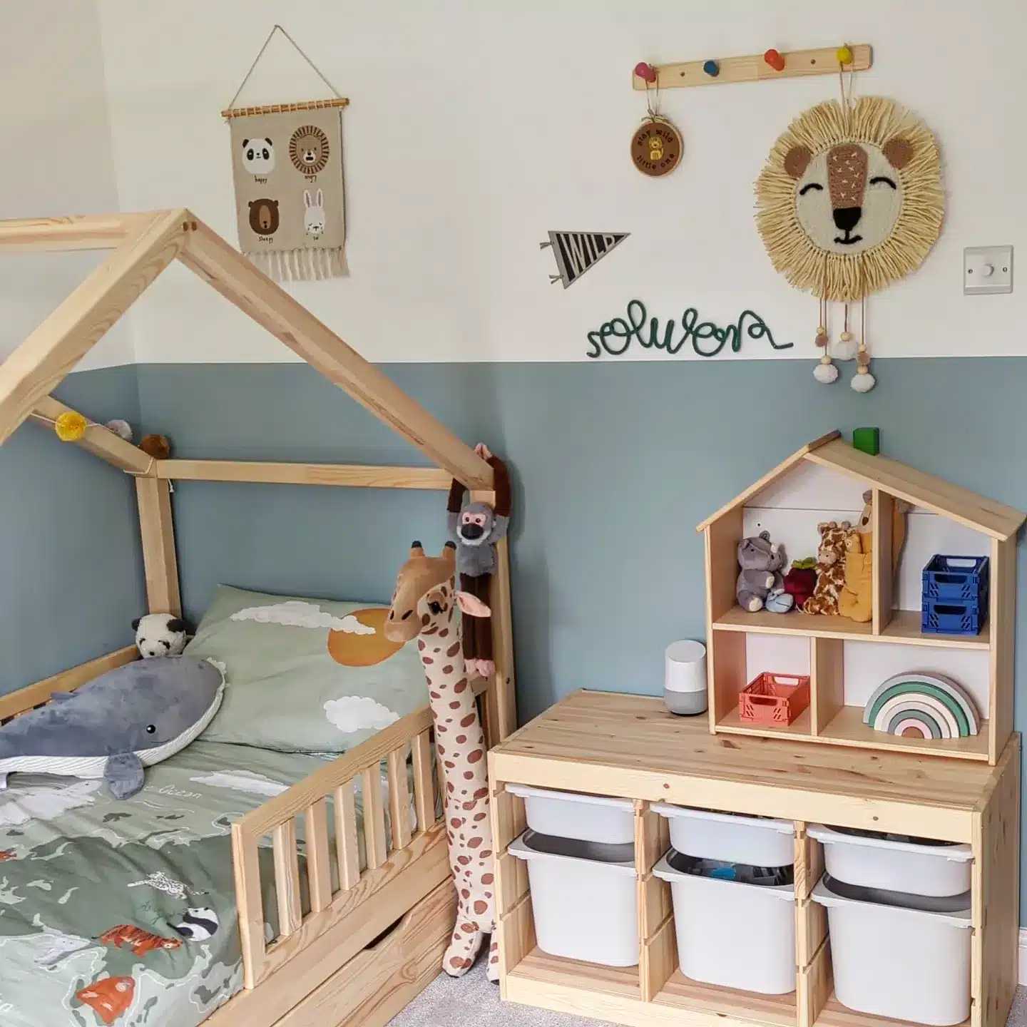 19. Blue and Natural Toddler Bedroom Ideas with Safari Theme - toddler bedroom ideas
