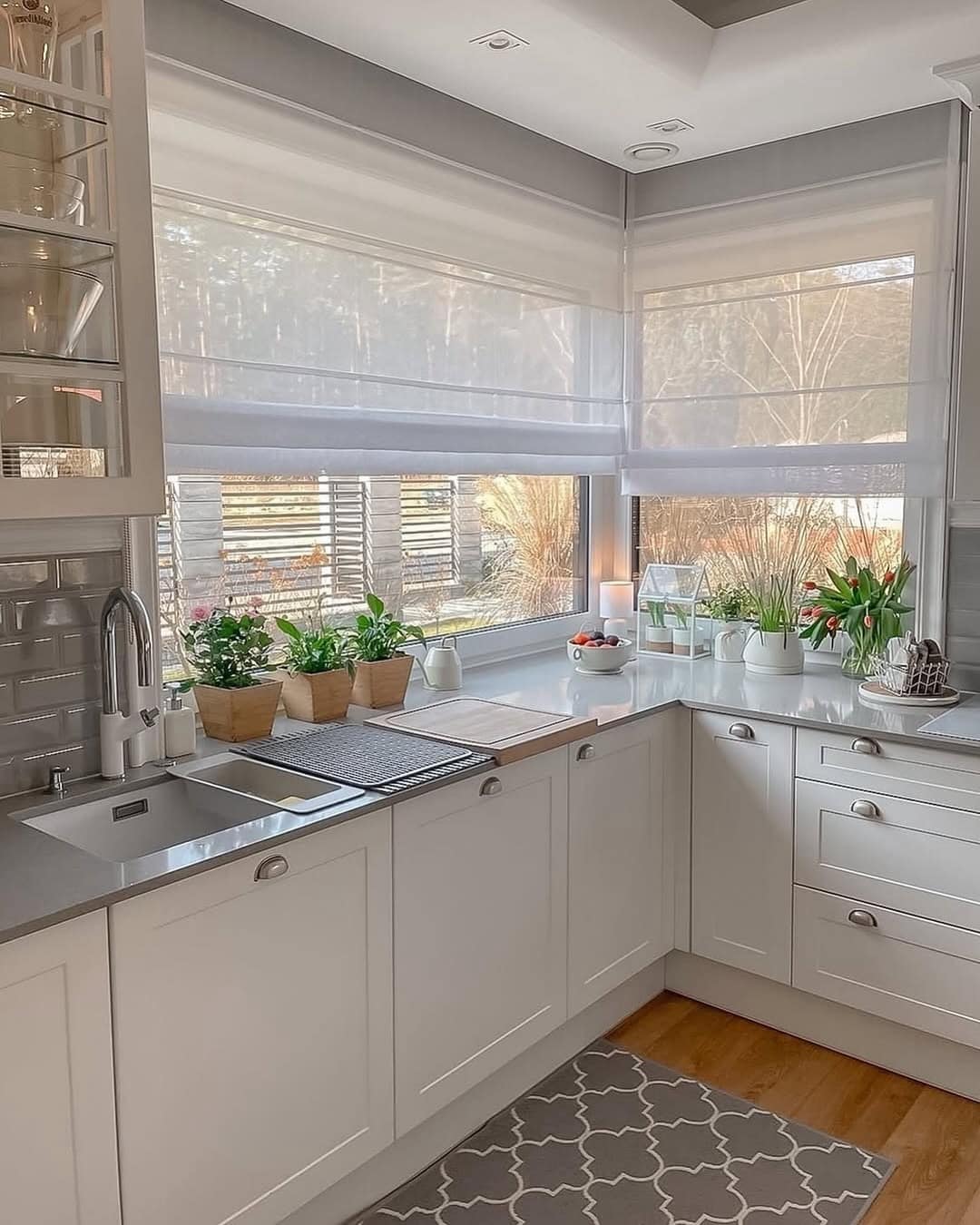 8. Minimalist Kitchen Ideas with Soft White Shaker Cabinets - minimalist kitchen ideas