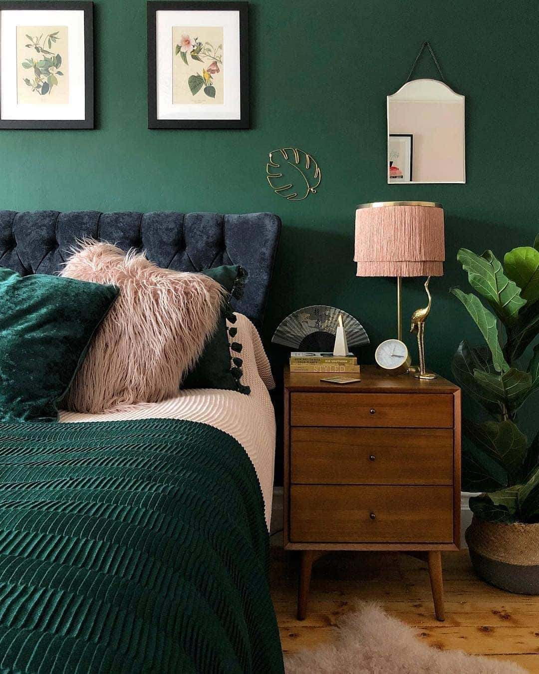 13. Emerald Green Bedroom With Mid Century Decor - green bedroom ideas