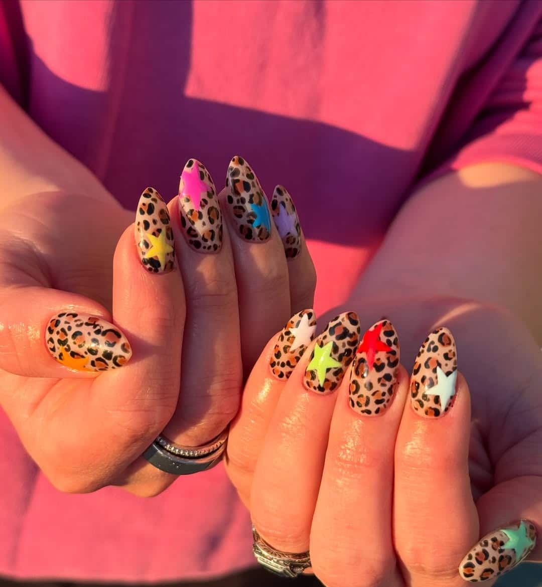 20. Leopard Print & Neon Star Almond Nails - awesome nail ideas