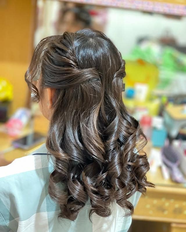 15. Dark Chocolate Half-Up Sleek Curls - Sleek Hairstyles