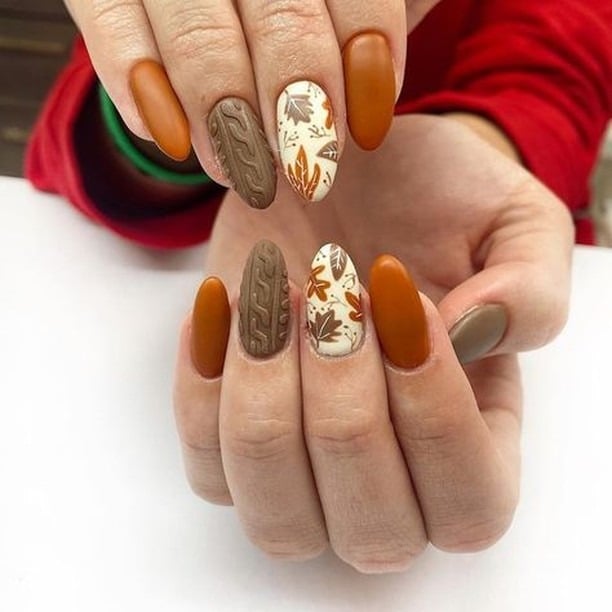 19. Burnt Orange Sweater and Leaf Coffin Nails - fall leaf nail ideas