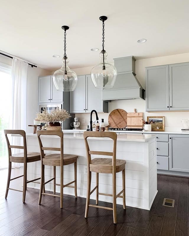 17. Soft Gray and Black Clear Glass Pendant Kitchen Idea - kitchen lamp ideas