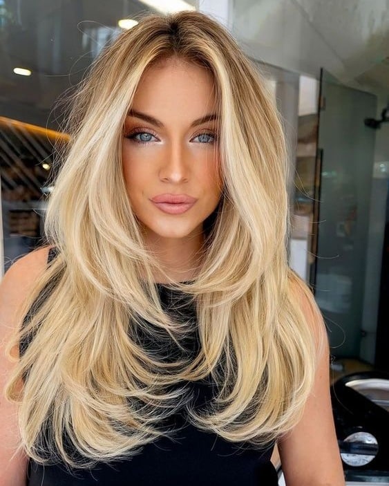 21. Champagne Blonde Long Butterfly Layers - Long Hairstyles for Women