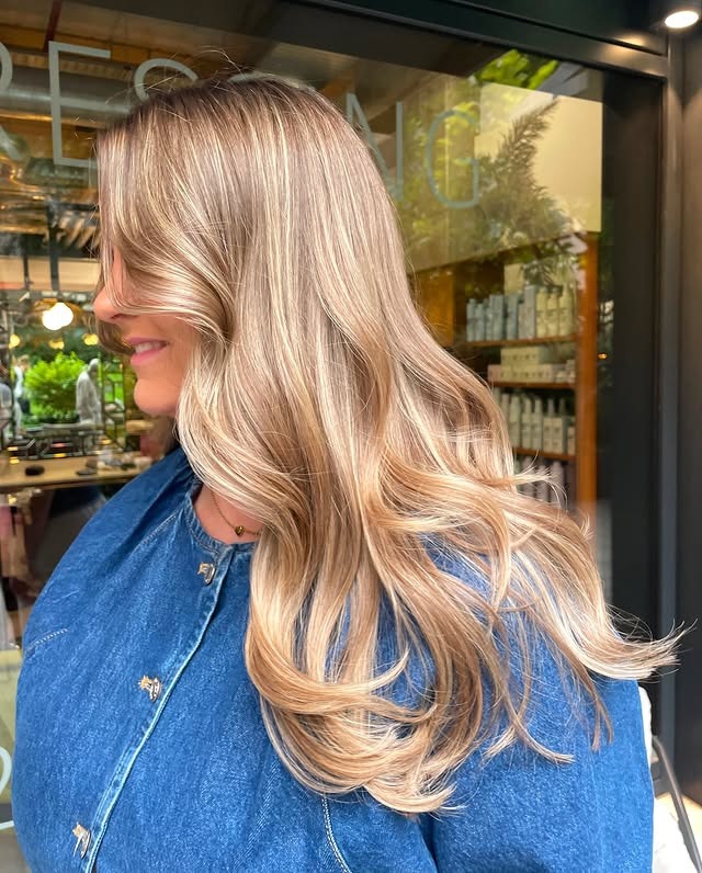 11. Champagne Honey Blonde Butterfly Layers with Highlights - Honey Blonde Hair with Highlights