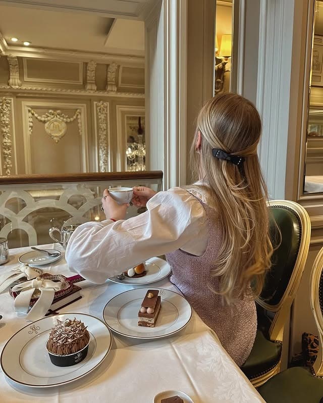 14. Champagne Blonde Half-Up Bow Hairstyle - Winter Hairstyles