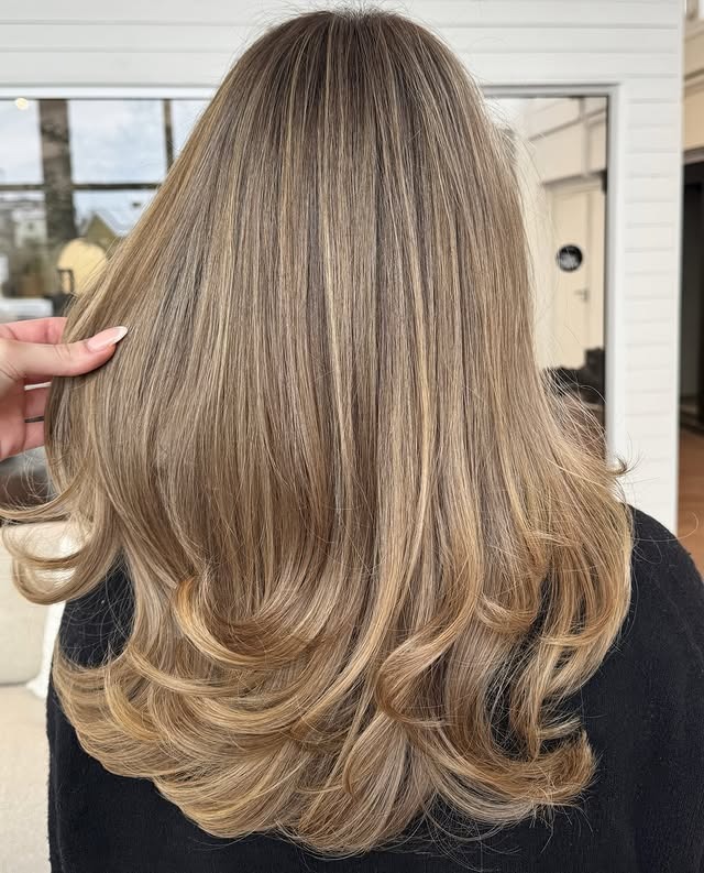 1. Layered Dark Blonde with Beige Highlights - Dark Blonde Hair Color with Highlights