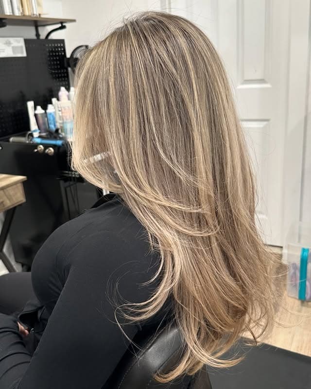 12. Layered Dark Blonde with Beige Blonde Highlights - Dark Blonde Hair Color with Highlights
