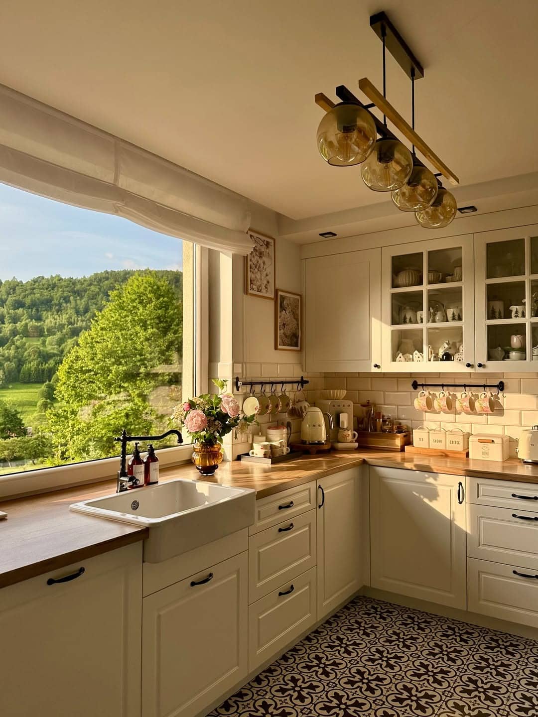 12. Cream and Honey Wood Western Kitchen Idea - western kitchen ideas