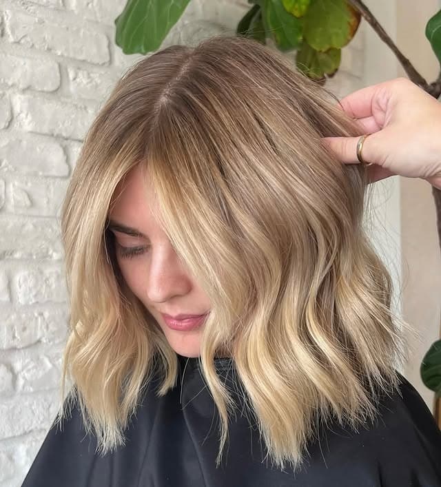 16. Sandy Honey Blonde Wavy Lob with Curtain Bangs - Short Blonde Hairstyles
