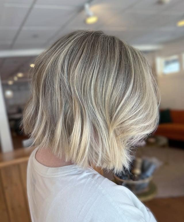 17. Cool Ash Blonde Blunt Bob with Platinum Highlights - Short Blonde Hairstyles